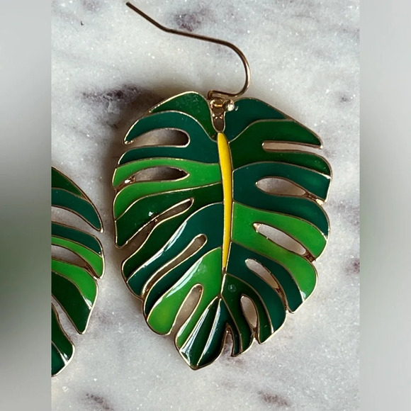 Monstera plant leaf dangle earrings | Gold tone - Picture 5 of 6
